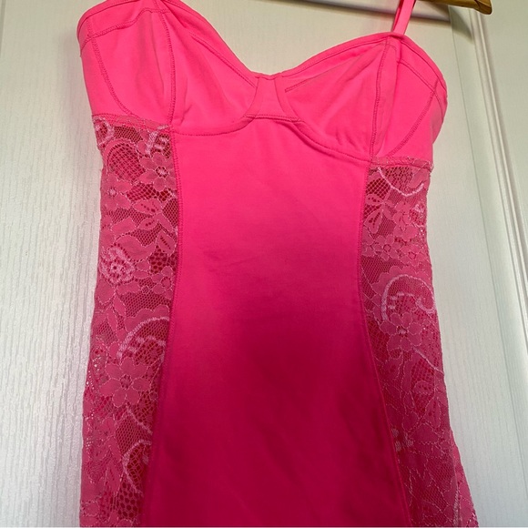 Aritzia Talula Hot Pink Bustier Tank Top with Lace Size S - Picture 2 of 7